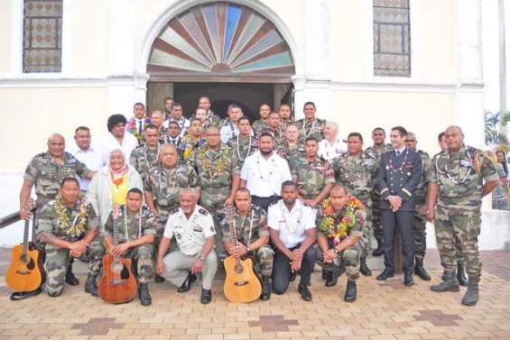 La visite pleine d'émotion du bataillon du Pacifique à La Foa