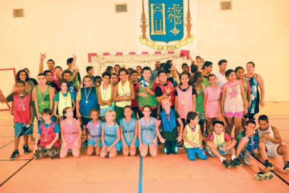 Les vacanciers s'initient au handball