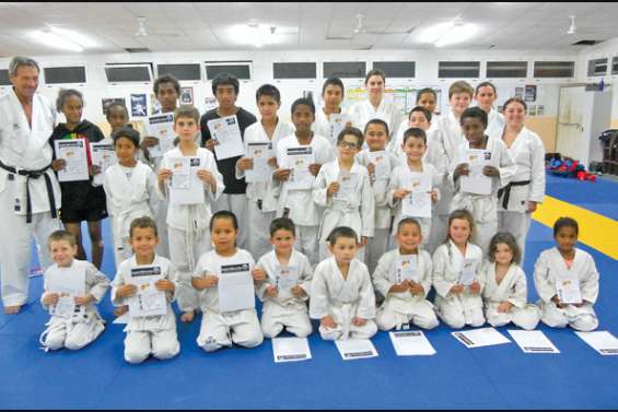 Trente nouveaux gradés  au club de karaté