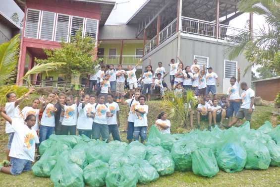 La commune nettoyée par les internes