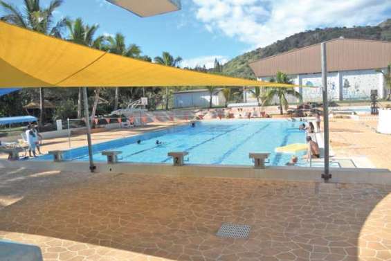 L'été, tout le monde se jette à l'eau à La Foa