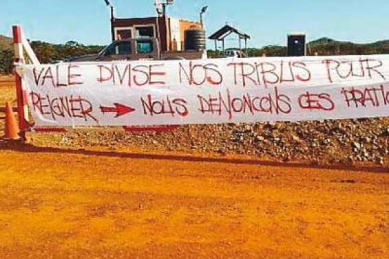 Blocage devant un site de forage