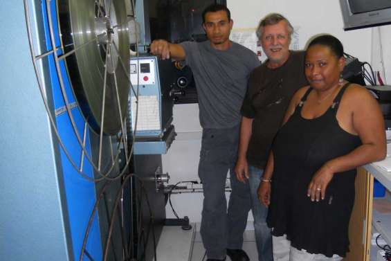 Les projectionnistes sortent de l'ombre