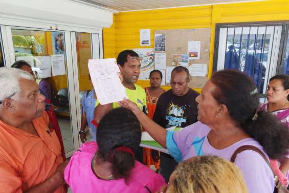 La tension monte au guichet