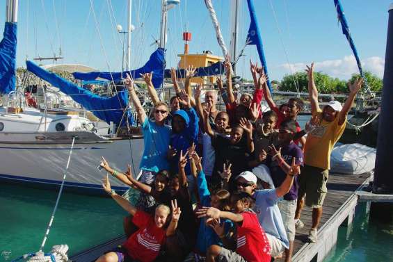 Tour de l'île à la voile