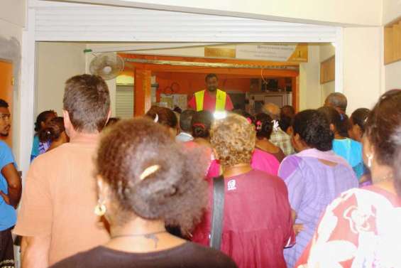 Passagers en rade  et en colère