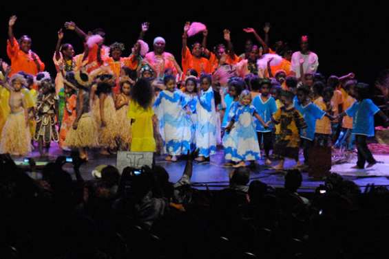 Les enfants donnent leurs langues au chant 