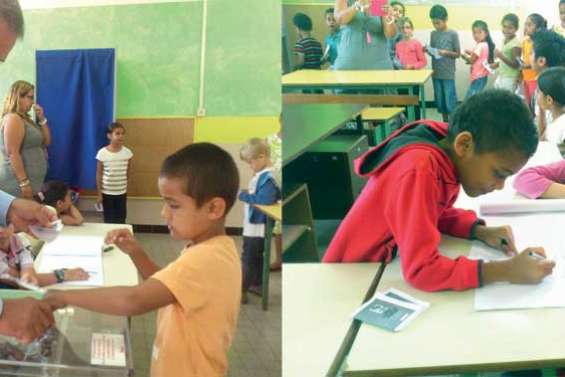 Les écoliers aux urnes