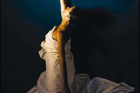 Statues dansantes au Petit théâtre