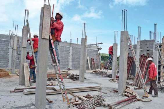 Commerces et logements en vue au Pont-des-Français