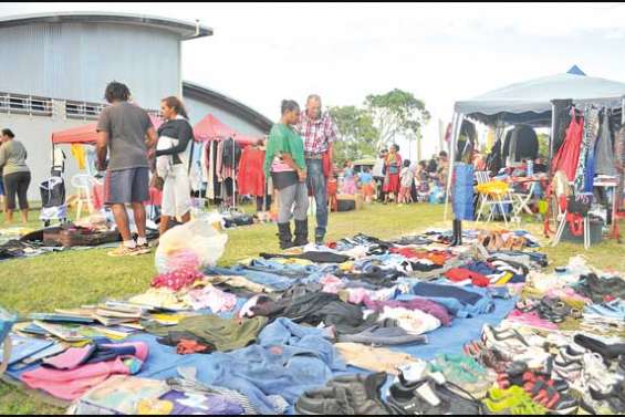 Des vêtements par centaines