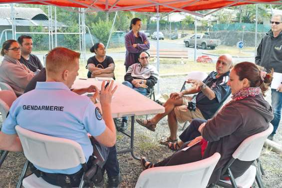 Dur, dur, d'attirer les voisins