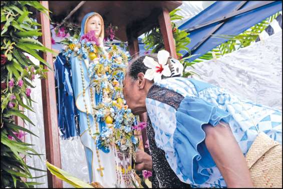 Ils remercient Dieu et Marie