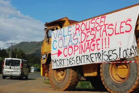 Les engins toujours là