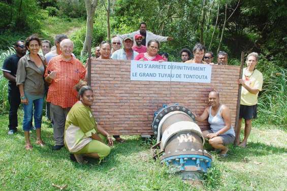 Un mur contre  le grand tuyau