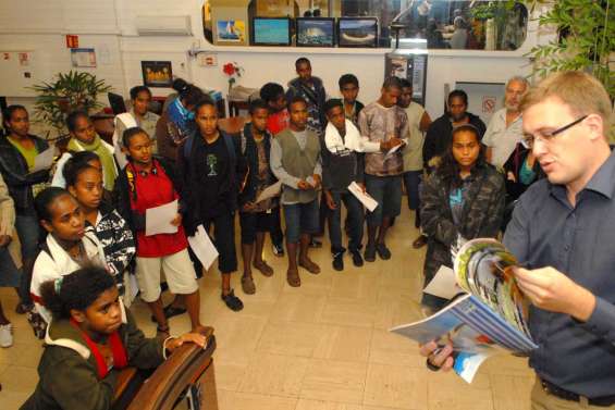 Le collège de Tadine en visite aux Nouvelles