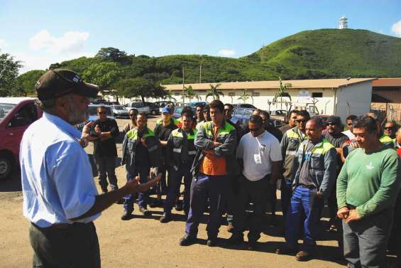 La CSTNC au portail de Doniambo