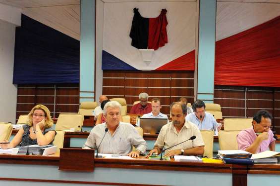 Les finances provinciales font toujours polémique