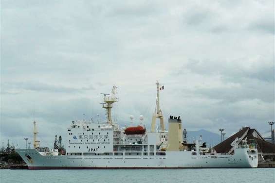 L'Umetaka Maru à Nouméa