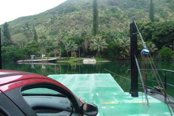 Une grève paralyse le bac de la Ouaïème