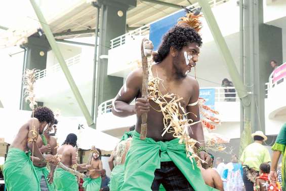 La droite kanak  avec Ligeard