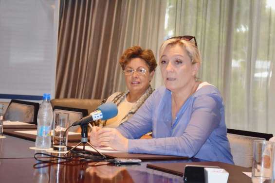 Marine Le Pen en Nouvelle-Calédonie [vidéo]