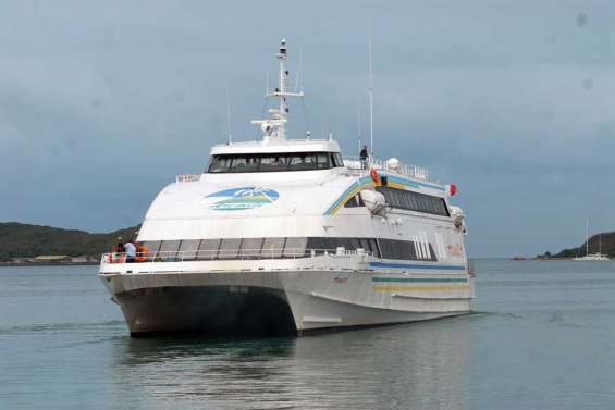 L'Aremiti 4 rentre à Tahiti