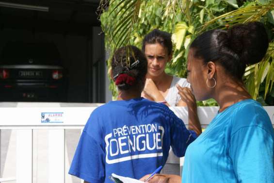 Sacs rouges contre moustiques