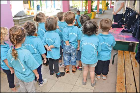 L'uniforme remis au placard ?