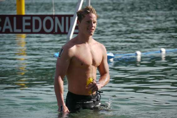 L'Australie frappe d'entrée