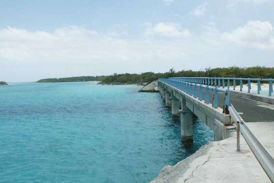 Ouvéa coupé du monde