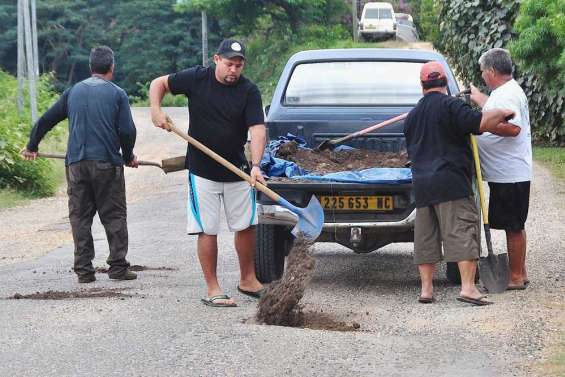 Les trous colmatés par les habitants de Ouégoa