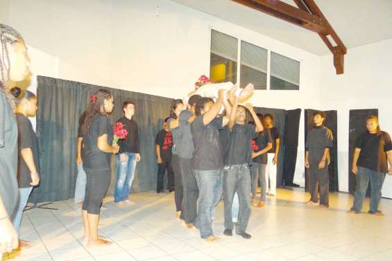 Les lycéens montent en scène