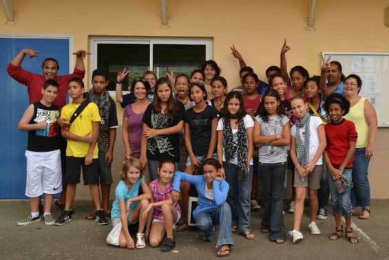 Réunis autour du théâtre