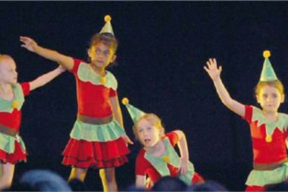 Les danseurs interprètent l'univers de Tim Burton