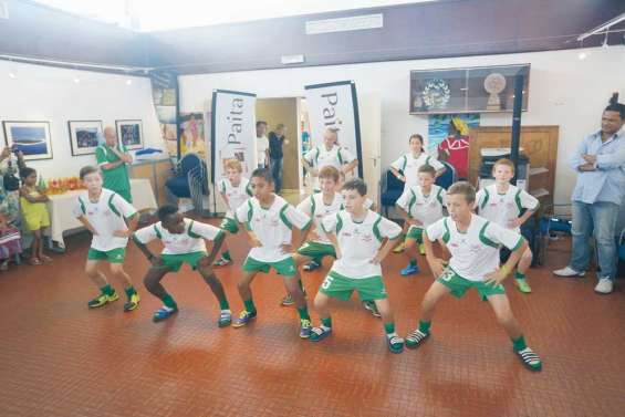 L'OMS s'ouvre  à l'international