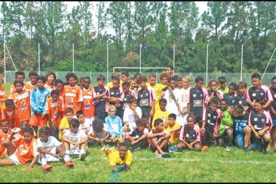 Les benjamins découvrent le football lors d'une compétition