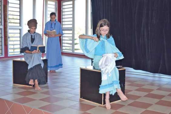 Les orphelines montent sur scène