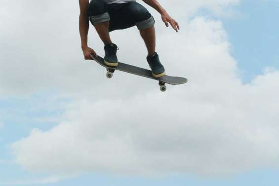 Skate et rodéo côte à côte