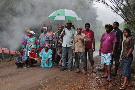 Les coutumiers bloquent la mine
