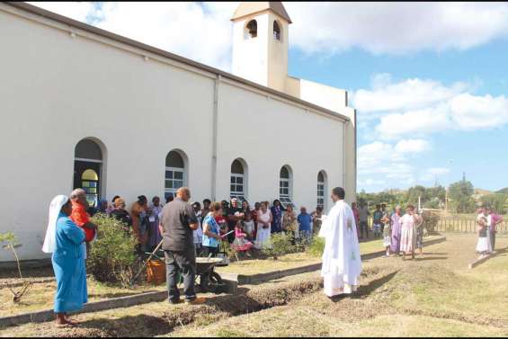Une première pierre attendue