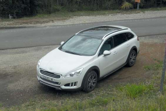 Le break 508 passe à l'Hybrid4