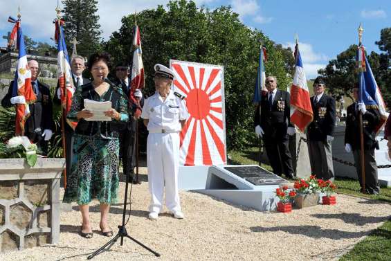 Une stèle à la mémoire de 97 japonais 