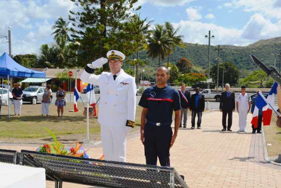 Une minute de silence pour  la sapeur-pompier de Thio