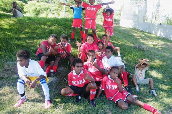 Du foot au centre du village