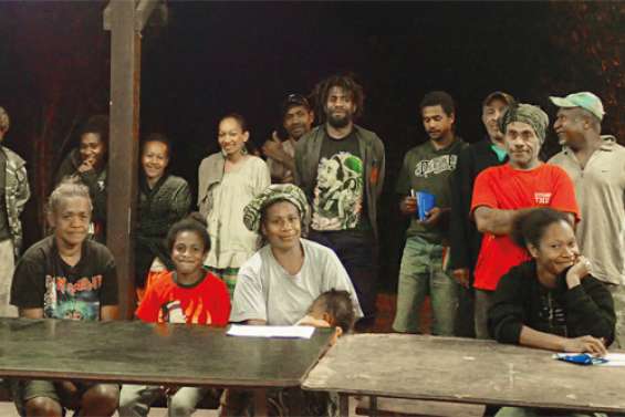 La tribu de Kouaré prépare  son week-end