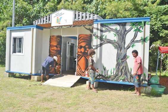 Une fresque fleurit sur le Point info jeunesse