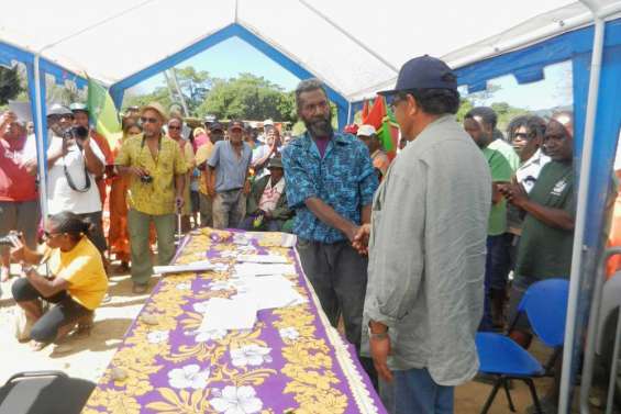 Les liens enfin officialisés