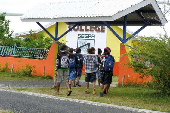 A Maré, l'école panse ses plaies