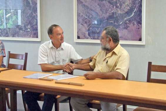 Enercal distribuera  encore l'électricité